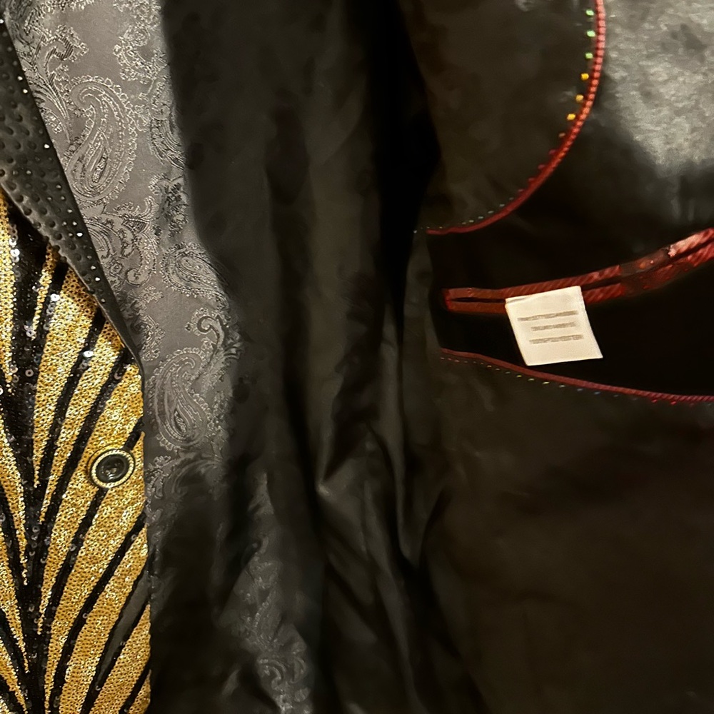 Party Jacket Never Worn! Black and gold. Size 2X fits like XL ran small on size - Picture 4 of 6